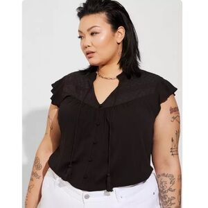 Torrid Rayon Slub Crochet Detail Tie-Front Top Black Size 4 NWT